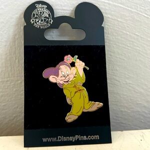 Disney collectible pin Dopey
